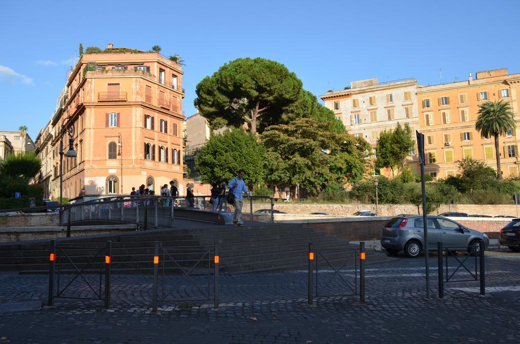 Domus Chiara Al Colosseo Rome Extérieur photo